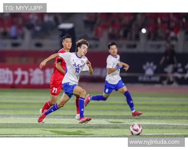 重庆足球队近期表现分析与未来发展方向探讨 重庆足球队近期表现分析与未来发展方向探讨