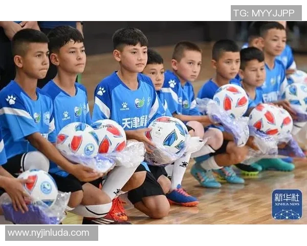 维吾尔足球明星巴力的传奇之路与梦想追逐 维吾尔足球明星巴力的传奇之路与梦想追逐