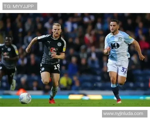 丑陋却才华横溢的足球明星们如何在绿茵场上赢得尊重与荣耀 丑陋却才华横溢的足球明星们如何在绿茵场上赢得尊重与荣耀